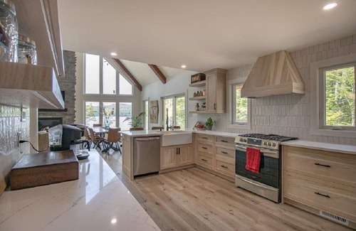 Madawaska Valley Cottage | Bells' Dream Lakehouse on Bark Lake