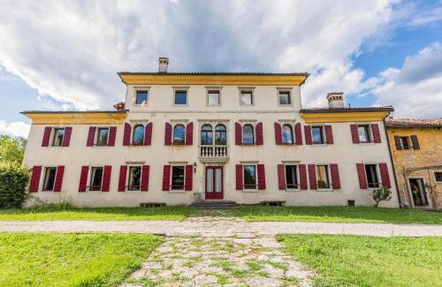 Belluno Apartment | Belluno Timeless Charm - Stunning Aparment in Villa