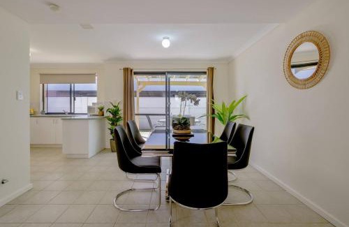 Belmont House | Belmont Comfort - Central and Light-filled Stay