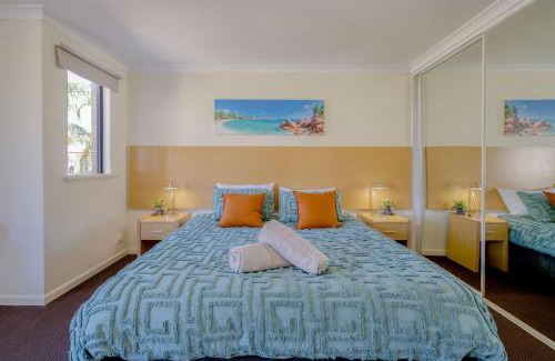 Belmont House | Belmont Comfort - Central and Light-filled Stay