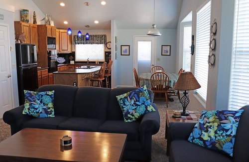 Bandon House | Belo de Rosa: Beautifully remodeled on scenic Beach Loop Road