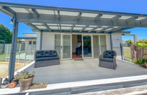 Blacksmiths House | Beltana Beach House - walk to beach, private pool!