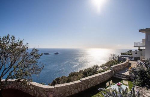 Colli di Fontanelle Villa | Belvedere delle Sirene with Views Pool and Guest Services by Feeling Italy