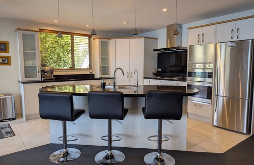 Fernhill House | BELVEDERE-(meaning in Italian PANORAMIC VIEWS) 3 BEDROOM HOUSE IN QUEENSTOWN