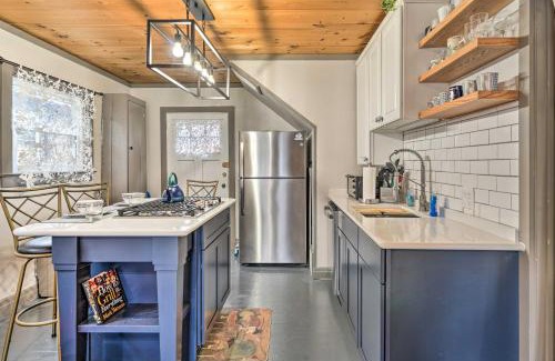 Bemus Point Apartment | Bemus Point Vintage Suite with Soaking Tub and Kitchen