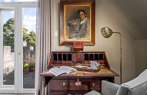 Robertson House | Ben Huon Manor Luxury House for 10 - Robertson NSW - Magnificent Gardens & Views