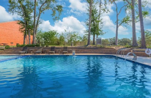 Garden Oaks Apartment | Bend 1505 0000000000