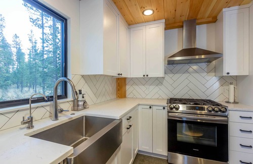 Sunriver House | Bend Modern Pine Chalet - A Contemporary Family Getaway Outside of Sunriver