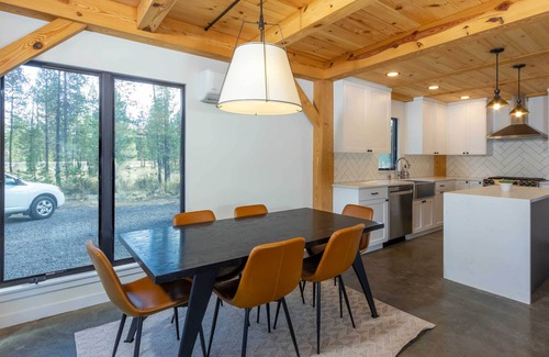 Sunriver House | Bend Modern Pine Chalet - A Contemporary Family Getaway Outside of Sunriver