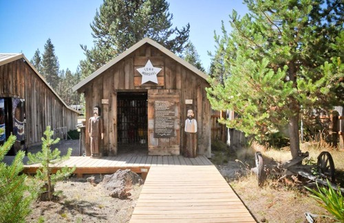 Three Rivers Resort | Bend-Sunriver Camping Resort Cottage 1