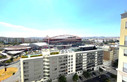 Sao Domingos de Benfica Condo | Benfica Modern Area | Metro, Parking & Bills incl.
