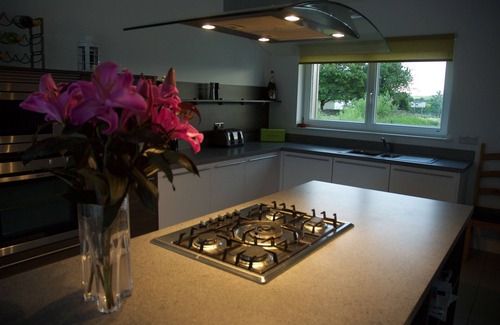 Castle Douglas House | Bengali Holiday Cottage - Sleeps 8 - Luxury Bungalow - Great Location