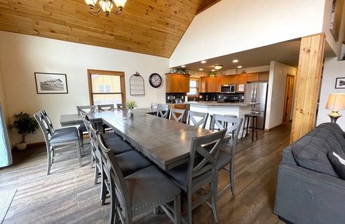 Wisconsin Dells House | Bennett Chalet @ Spring Brook Resort