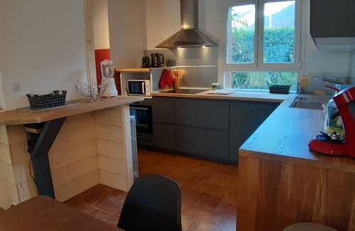 Luz-Saint-Sauveur House | BERAFIA House 15 pers, 5 ch 3 bathrooms large garden in the heart of the village