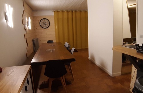 Luz-Saint-Sauveur House | BERAFIA House 15 pers, 5 ch 3 bathrooms large garden in the heart of the village