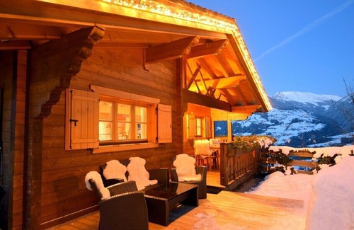 Emberg Ski Chalet | Bergchalet Alpenrose - SKI in/SKI out, Sauna - Kamin- by "wachterhof"