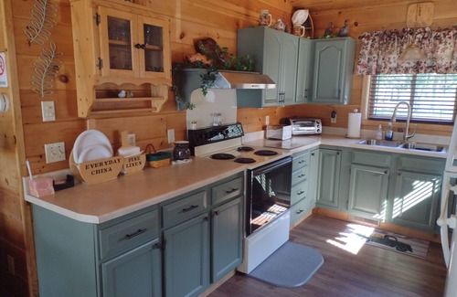 Bergland House | Bergland Bay Hideaway is a Lovely 3-bedroom Lakefront house in Bergland Mi