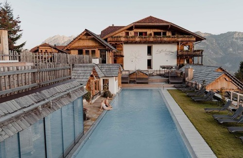 Haus House | "Bergquell" suite, separate WC and bath/shower (from 7 nights) - Nature and wellness hotel