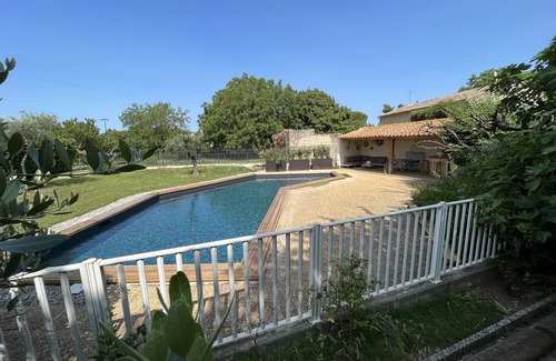 Saint-Quentin-la-Poterie Villa | Berlinette - Gîte Atypique 4 Personnes à 5mn D'uzès Ambiance Automobile
