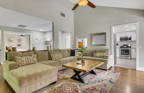 Bermuda Dunes House | Bermuda Bliss: Pool, Spa, Misters, Ping Pong, BBQ!
