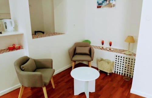 Lourdes Hotel | Bernadette' Cosy Flat - 3 minutes walk main door to sanctuary entrance- Old Town - Bernadette de Soubirous's neighborhood - Chapel for Prayer on site