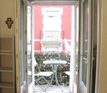 Lourdes Hotel | Bernadette' Cosy Flat - 3 minutes walk main door to sanctuary entrance- Old Town - Bernadette de Soubirous's neighborhood - Chapel for Prayer on site