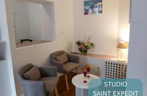 Lourdes Hotel | Bernadette' Cosy Flat - 3 minutes walk main door to sanctuary entrance- Old Town - Bernadette de Soubirous's neighborhood - Chapel for Prayer on site