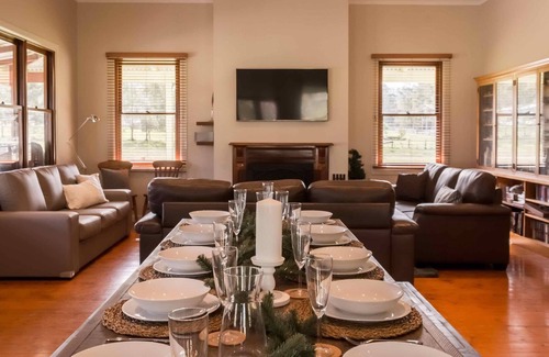Bellbird House | Bernstein Estate - Classic country-style 4 bedroom home with pool and entertaining space