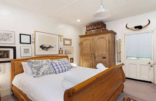 Brogers Creek Cottage | Berry Mountain Hideaway – peaceful retreat boasting the most spectacular views of Kangaroo Valley