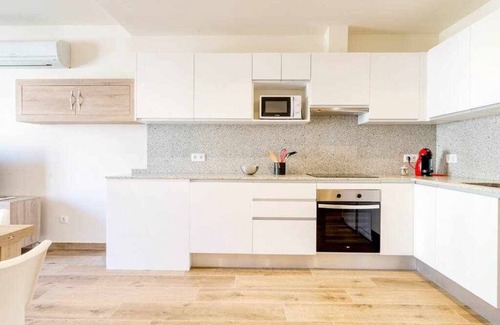 Besalu Apartment | Besalu 2-1 New stylish apt on Plaça Llibertat