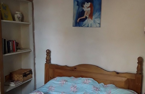 Old Town Bed & Breakfast | Beside Greyfiars Bobby Kirkyard, A Kingsize bed plus private livingrm.