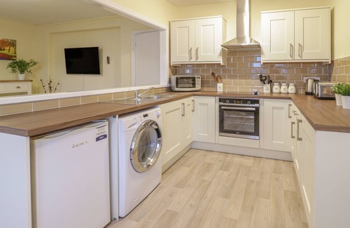 Llandudno Cottage | BESIDE THE SEA - IN TOWN, pet friendly in Llandudno