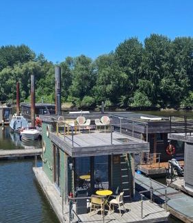 Neuland Boat Rental | Besonderer Urlaub auf Hausboot TYSTNADEN