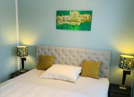 Mettmann Apartment | BESOTEL Mettmann-schicke FeWo oder Apartments nähe Golfplatz Gruiten und Neandertal mit Glasfaser WLAN und Parkplatz-viele Schlafzimmer mit Bad en suite