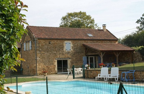 Saint-Pompont House | Besse Poolside Retreat