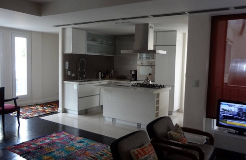 Recoleta Apartment | Best Area - Apt @ Recoleta - 3BR 3BT - AC-Heat/WiFi/Maid Incl - See our reviews!