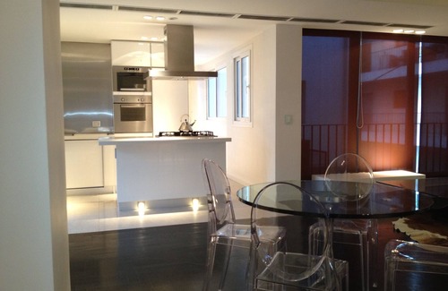 Recoleta Apartment | Best Area - Apt @ Recoleta - 3BR 3BT - AC-Heat/WiFi/Maid Incl - See our reviews!