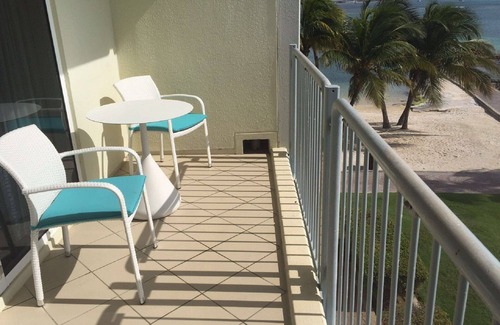 Oranjestad Resort | BEST beachfront resort in Aruba - Renaissance Wind Creek Ocean Suites