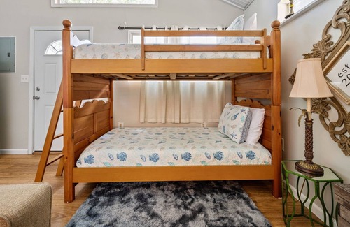 Fairhope Cottage | Best Cottage In Fairhope! 65" TV + Free Roku Apps, Loft Bed, Close To Everything