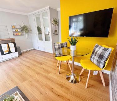 Ravensden Apartment | Best Deal 1 Bed Apartment 5 minutes from Bedford