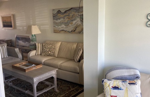 Indian Shores Cottage | Best deal on the beach/sleeps 6/All New/Gulf views!/55 inch TV
