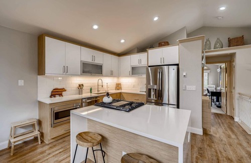 The Reserve House | Best Deck Views of Mt. Royal in Frisco! Beautiful Townhome Newly Remodeled - Modern Style & Comfort.