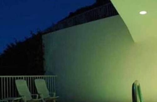 Avalon Villa | Best Hamilton Cove Views, remodeled Villa w. Golf Cart