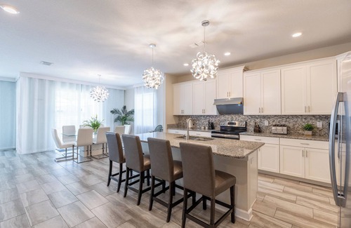 Kissimmee House | Best Location in Storey Lake - Ultimate Lake View Villa - 15 Mins to Disney!
