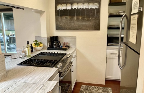 West Beach House | Best Location in town! Walk everywhere. Only 2 Blocks to Ocean, Pier & Wineries!