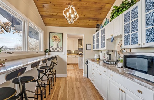 Osage Beach House | BEST LOCATION+Water Toys+SLEEPS 24+2 Kitchens+3 Fridges+6 BEDROOM+5 BATH+Pets ok