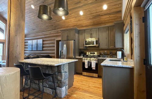Grand Lake Cabin | Best Mtn/Lake views! Lodge on esteemed Lakeside Drive! Hot tub! Fido friendly!
