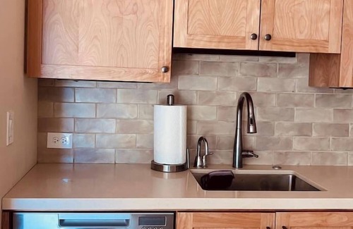Rockridge House | BEST neighborhood in Rockridge! Walk to everything
