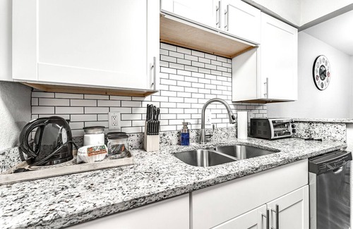 Arlington Apartment | Best of Arlington | Across from AT&T and Six Flags