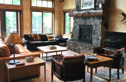 Hackensack Cabin | BEST of Both Worlds: New, private Log Lodge with Resort benefits!